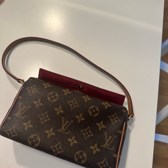 Louis Vuitton Pochette - Picture 1 of 6